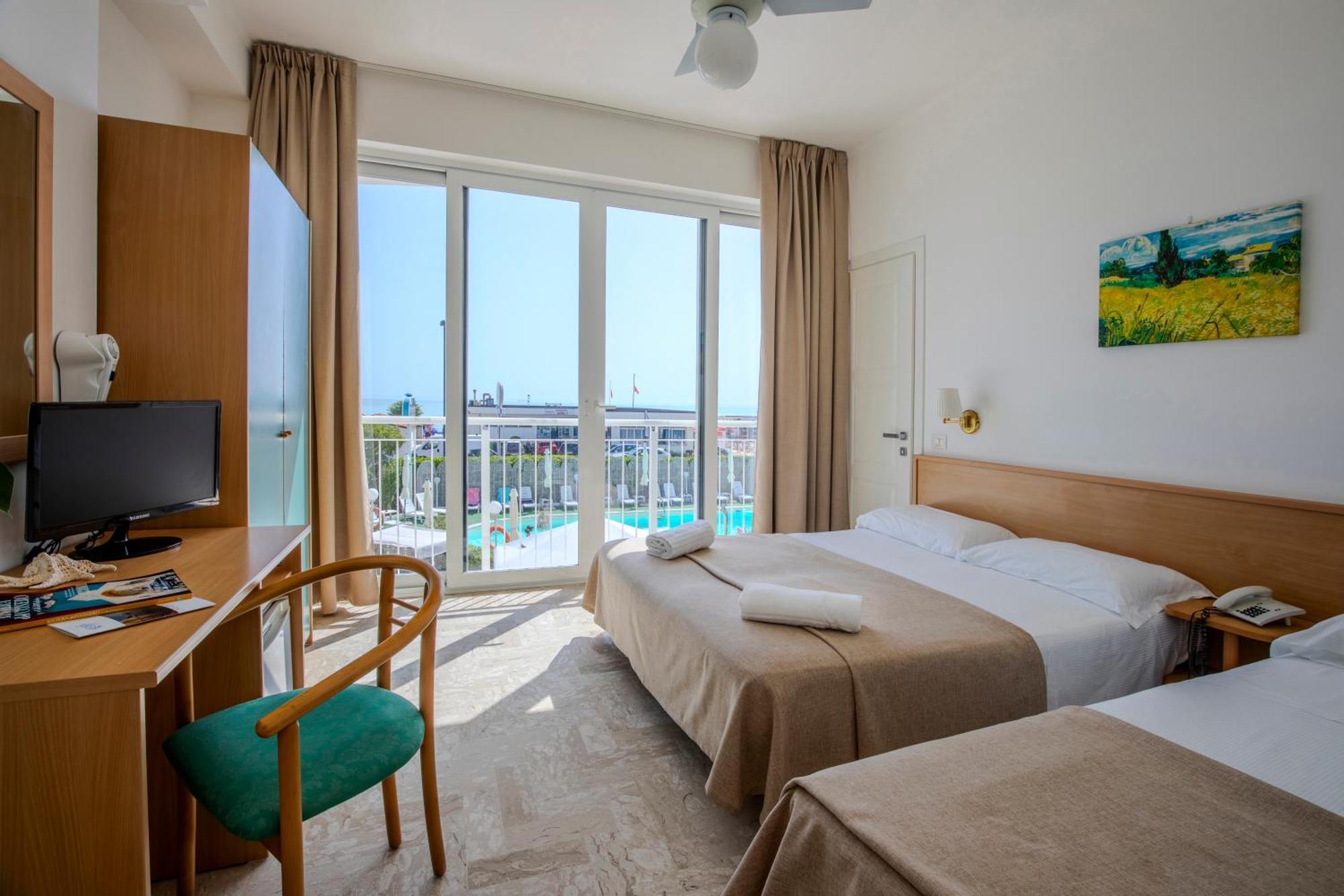 Baby Gigli Hotel Numana Exterior photo